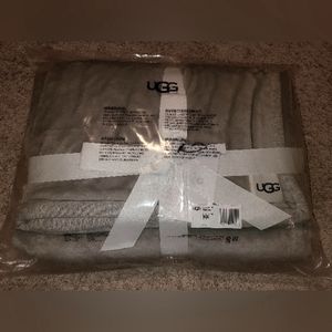 NWT Ugg blanket ♡